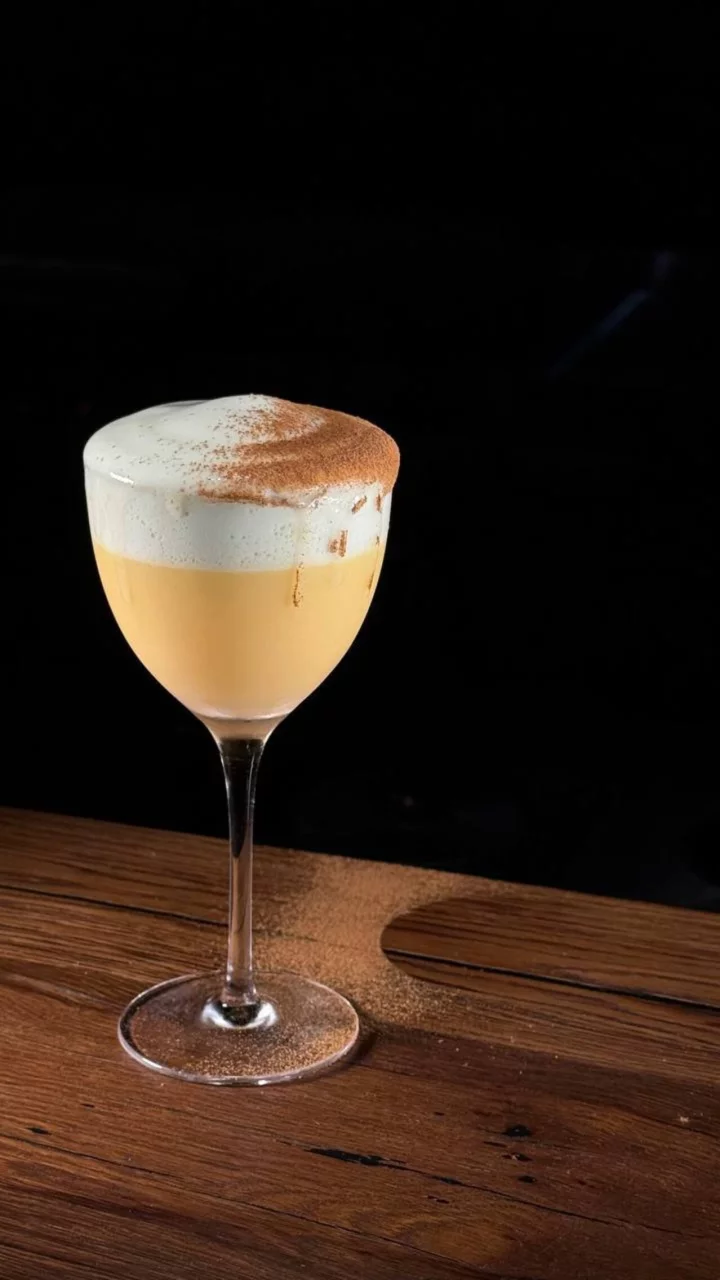 Интерьер/Экстерьер/Банкетная зона/Бар/Стол для двоих/Вход/Главный зал/Lounge зона ресторан Arrurru фото