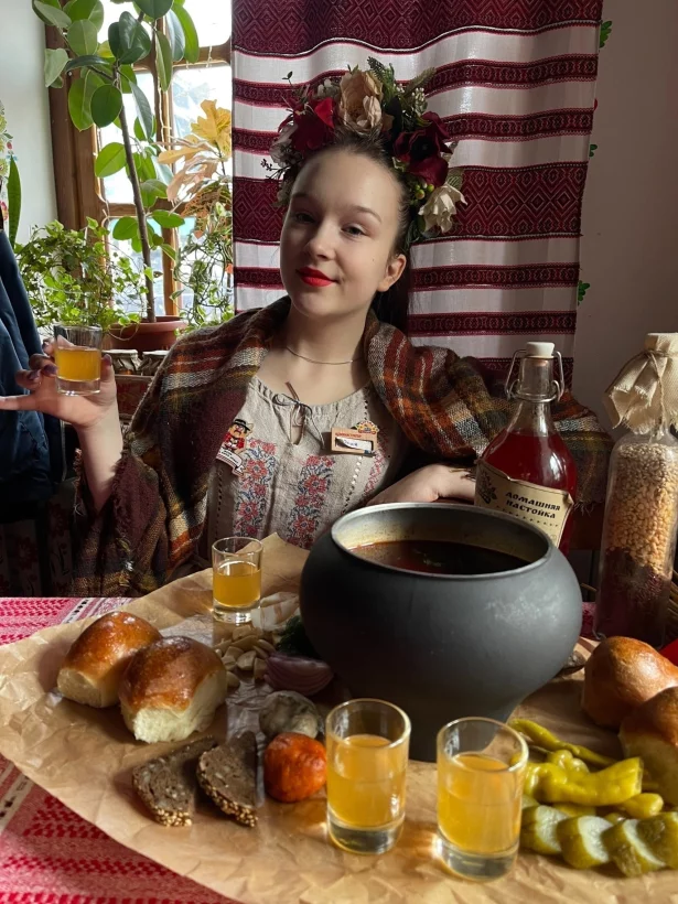 Интерьер/Экстерьер/Банкетная зона/Бар/Стол для двоих/Вход/Главный зал/Lounge зона ресторан Хуторок корчма фото