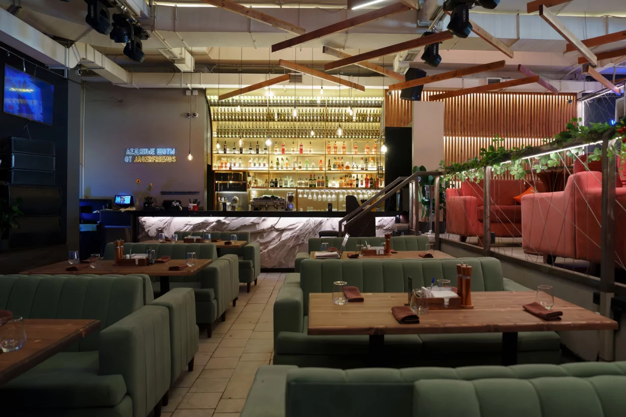 Интерьер/Экстерьер/Банкетная зона/Бар/Стол для двоих/Вход/Главный зал/Lounge зона ресторан Cherish фото