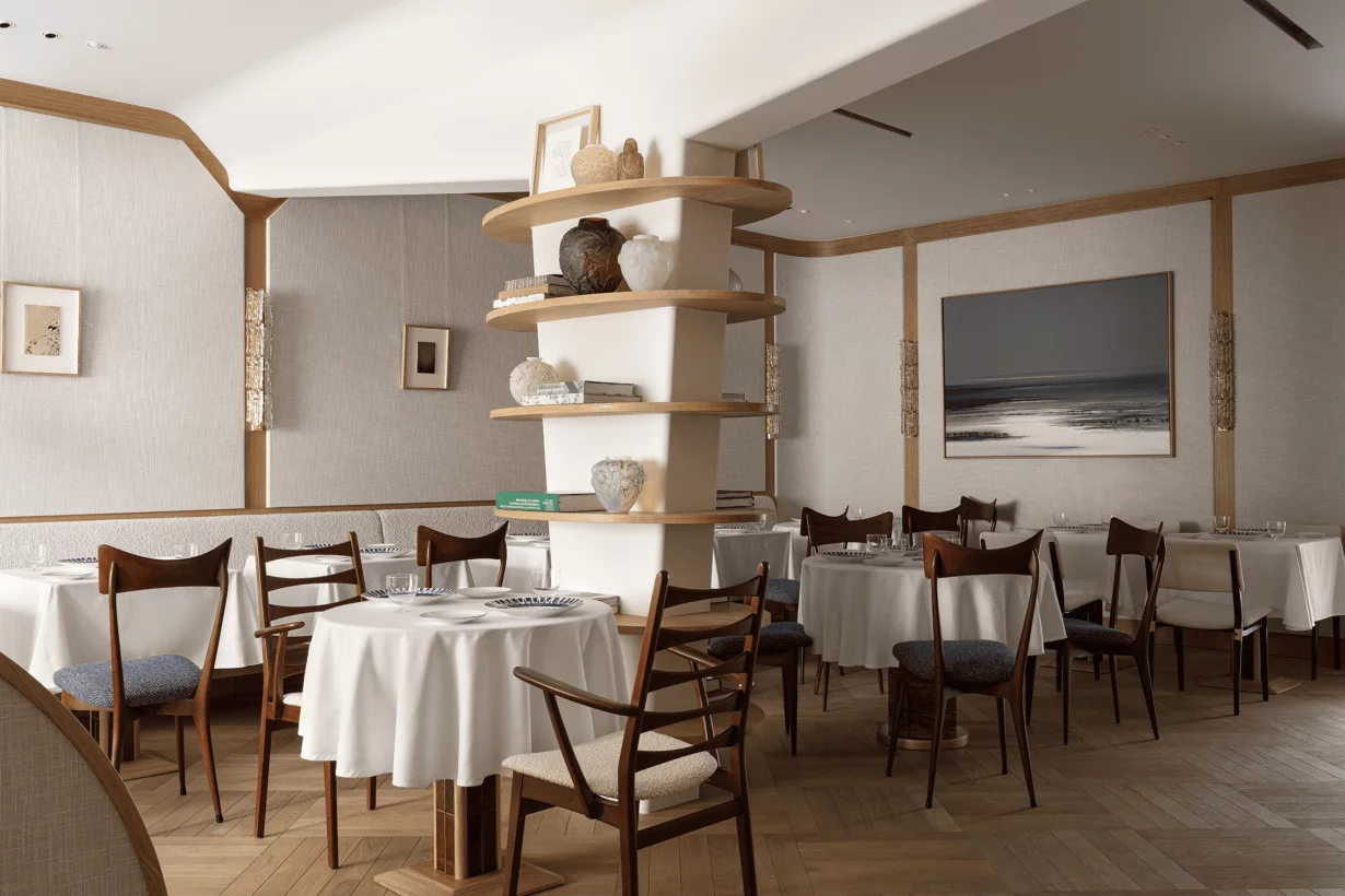 Интерьер/Экстерьер/Банкетная зона/Бар/Стол для двоих/Вход/Главный зал/Lounge зона ресторан Leo фото