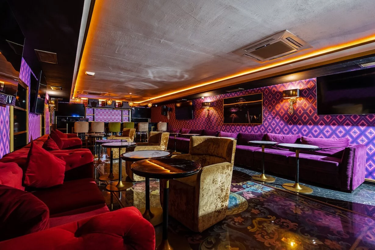 Интерьер/Экстерьер/Банкетная зона/Бар/Стол для двоих/Вход/Главный зал/Lounge зона клуб Project фото