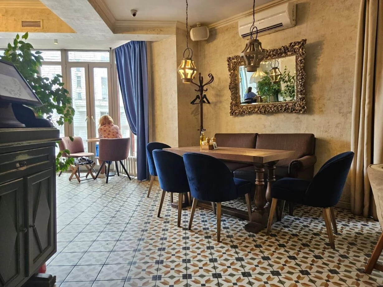 Интерьер/Экстерьер/Банкетная зона/Бар/Стол для двоих/Вход/Главный зал/Lounge зона ресторан Donna Olivia фото