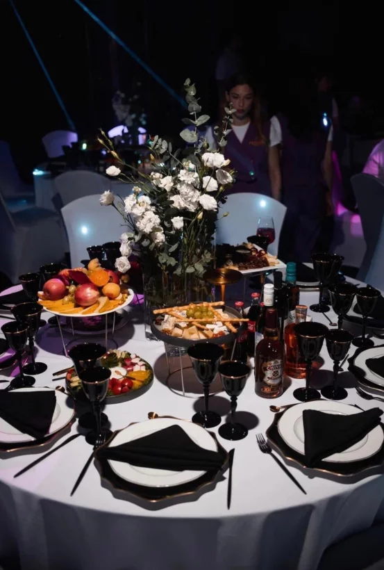 Интерьер/Экстерьер/Банкетная зона/Бар/Стол для двоих/Вход/Главный зал/Lounge зона караоке-клуб Pesnya Karaoke & Club фото