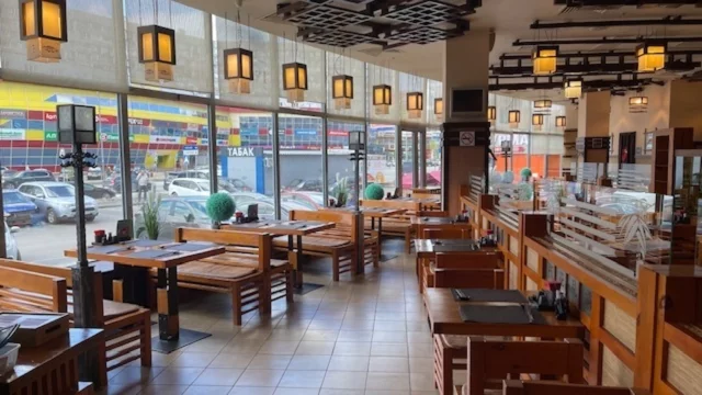 Интерьер/Экстерьер/Банкетная зона/Бар/Стол для двоих/Вход/Главный зал/Lounge зона ресторан Якитория фото