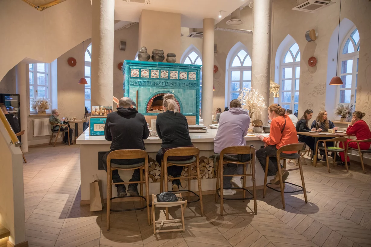 Интерьер/Экстерьер/Банкетная зона/Бар/Стол для двоих/Вход/Главный зал/Lounge зона ресторан Есения фото