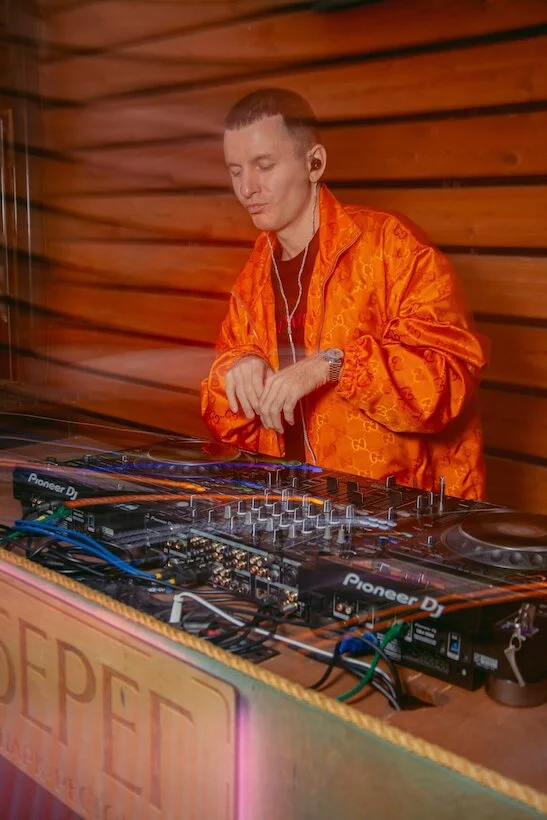 Интерьер/Экстерьер/Банкетная зона/Бар/Стол для двоих/Вход/Главный зал/Lounge зона ресторан Берег фото