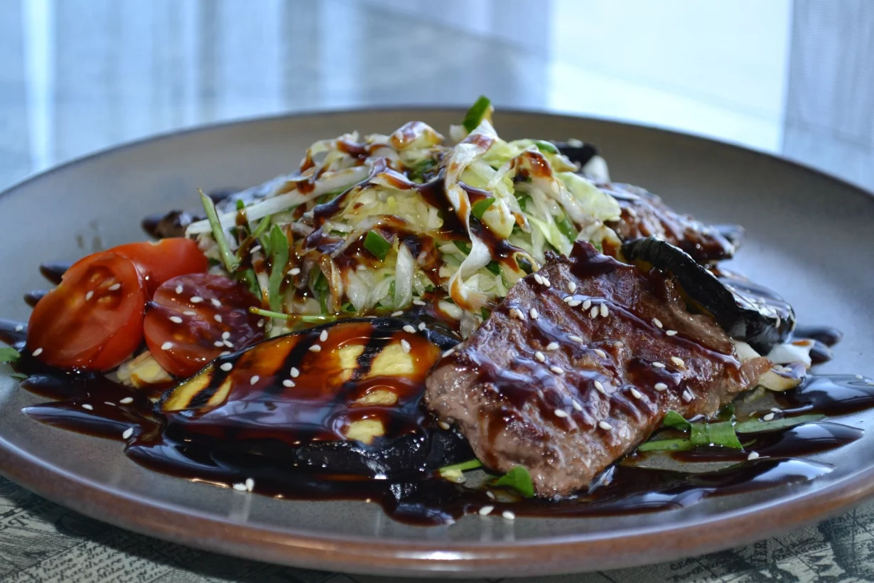 Интерьер/Экстерьер/Банкетная зона/Бар/Стол для двоих/Вход/Главный зал/Lounge зона ресторан Стейк-Хаус фото