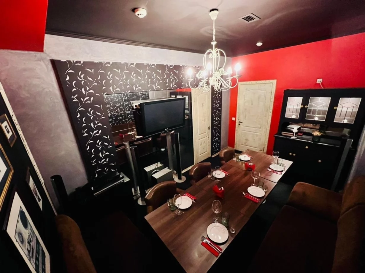 Интерьер/Экстерьер/Банкетная зона/Бар/Стол для двоих/Вход/Главный зал/Lounge зона караоке-клуб Sound Hall фото