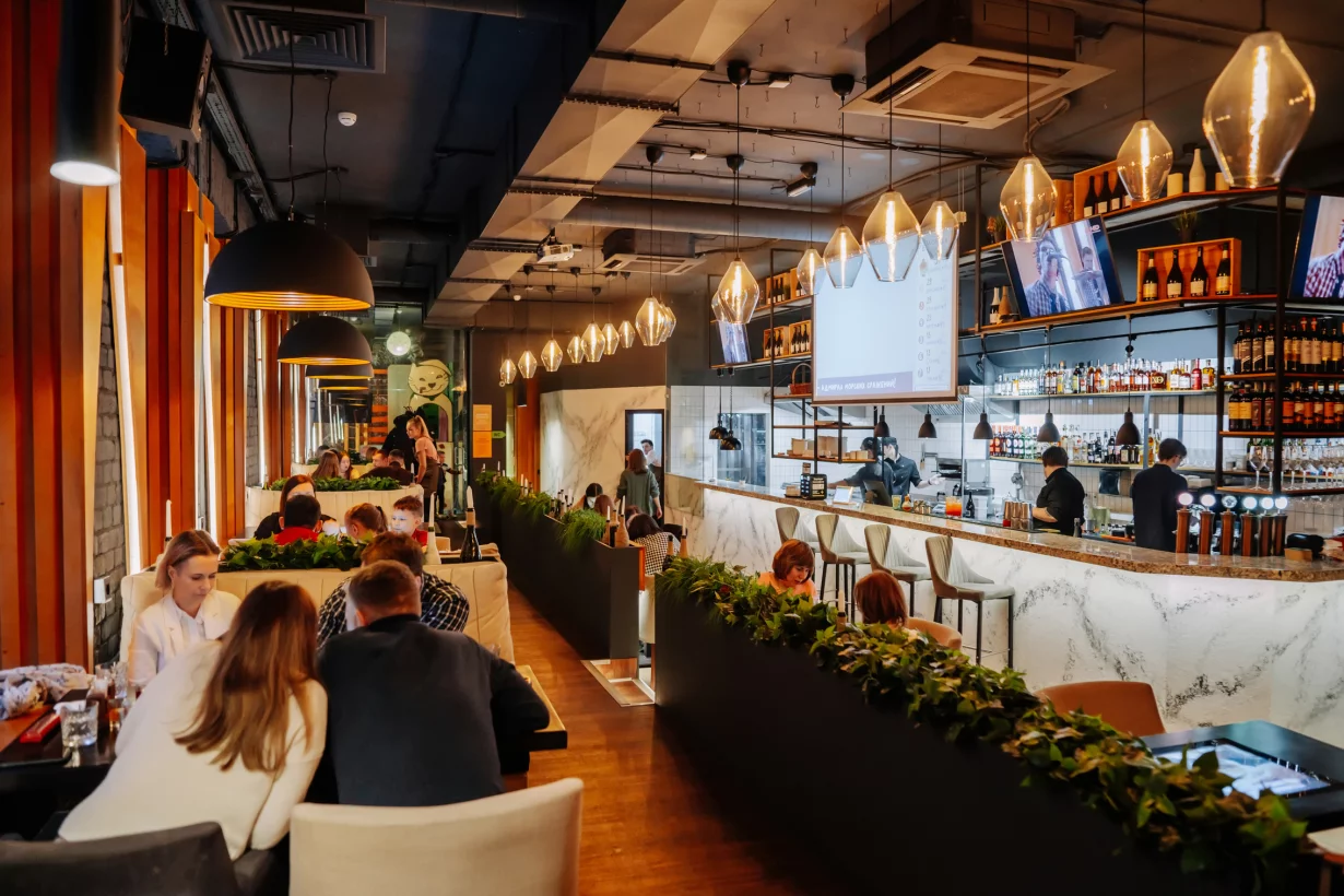 Интерьер/Экстерьер/Банкетная зона/Бар/Стол для двоих/Вход/Главный зал/Lounge зона ресторан Игристые фото