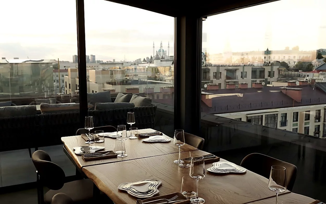 Интерьер/Экстерьер/Банкетная зона/Бар/Стол для двоих/Вход/Главный зал/Lounge зона ресторан Око фото