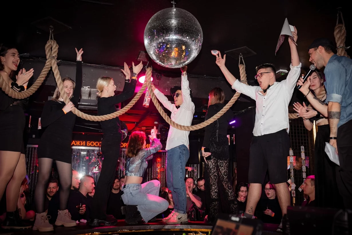 Интерьер/Экстерьер/Банкетная зона/Бар/Стол для двоих/Вход/Главный зал/Lounge зона клуб Синий Nebar фото