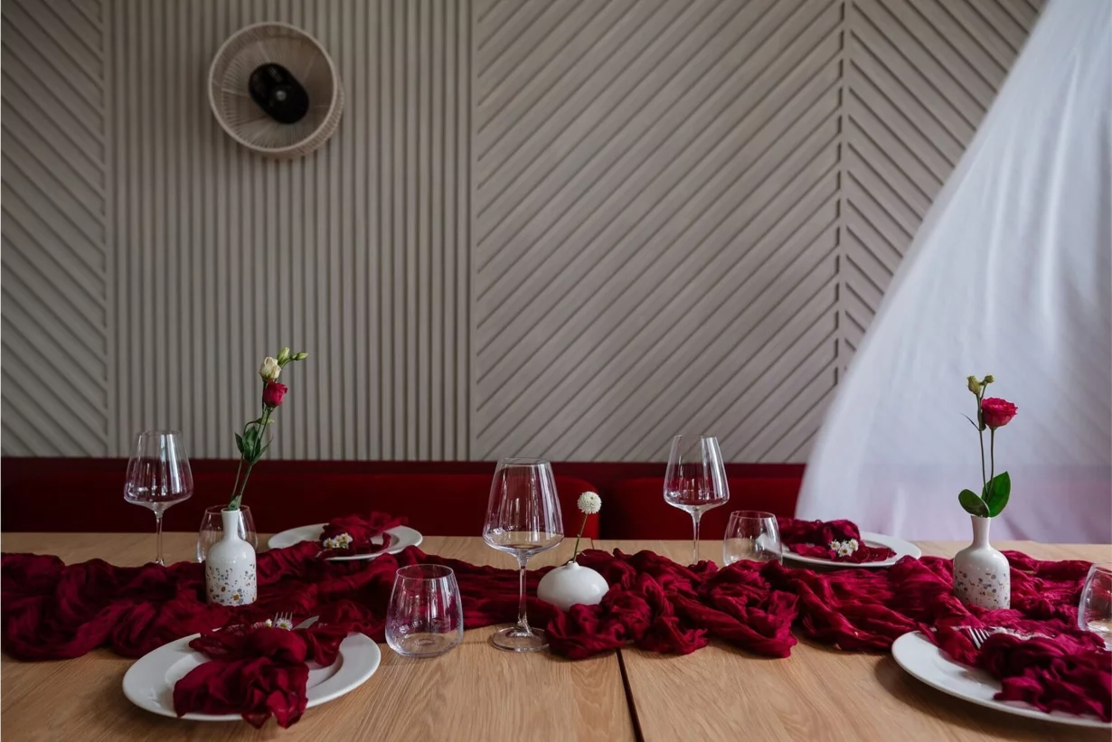 Интерьер/Экстерьер/Банкетная зона/Бар/Стол для двоих/Вход/Главный зал/Lounge зона ресторан Берег желаний фото