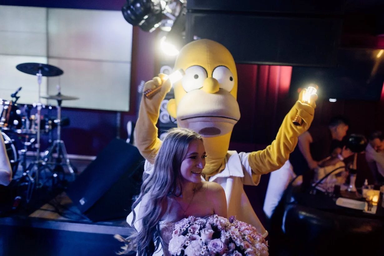 Интерьер/Экстерьер/Банкетная зона/Бар/Стол для двоих/Вход/Главный зал/Lounge зона караоке-клуб Grammy's Караоке фото