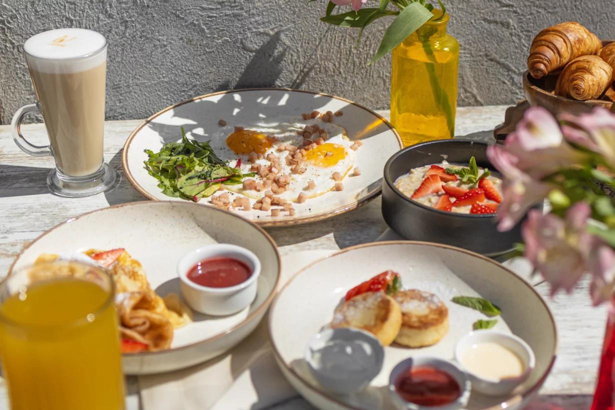 Интерьер/Экстерьер/Банкетная зона/Бар/Стол для двоих/Вход/Главный зал/Lounge зона ресторан Sadu фото