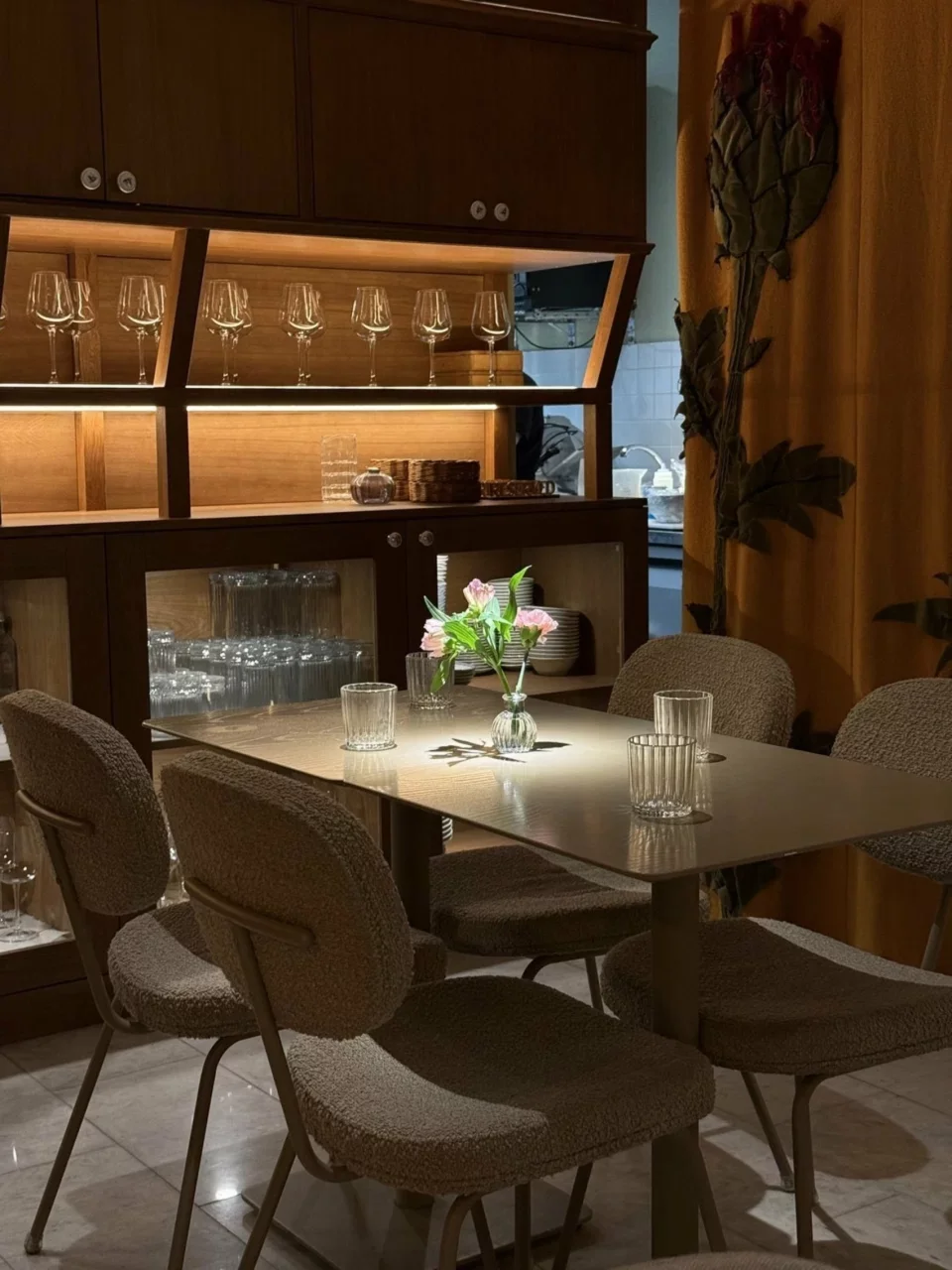 Интерьер/Экстерьер/Банкетная зона/Бар/Стол для двоих/Вход/Главный зал/Lounge зона ресторан Ponte фото