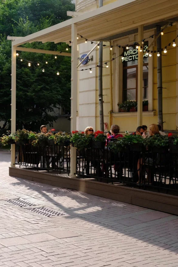 Интерьер/Экстерьер/Банкетная зона/Бар/Стол для двоих/Вход/Главный зал/Lounge зона ресторан The Бык фото