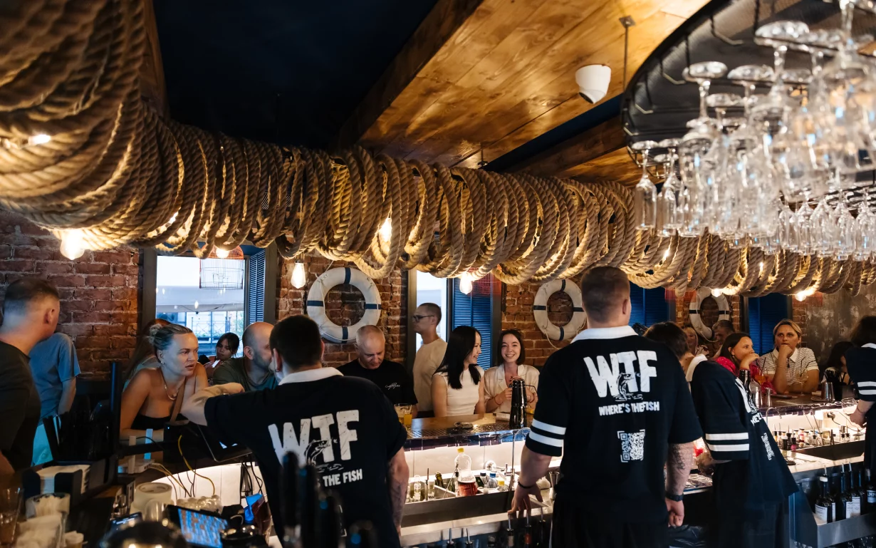 Интерьер/Экстерьер/Банкетная зона/Бар/Стол для двоих/Вход/Главный зал/Lounge зона бар Моряк и чайка фото