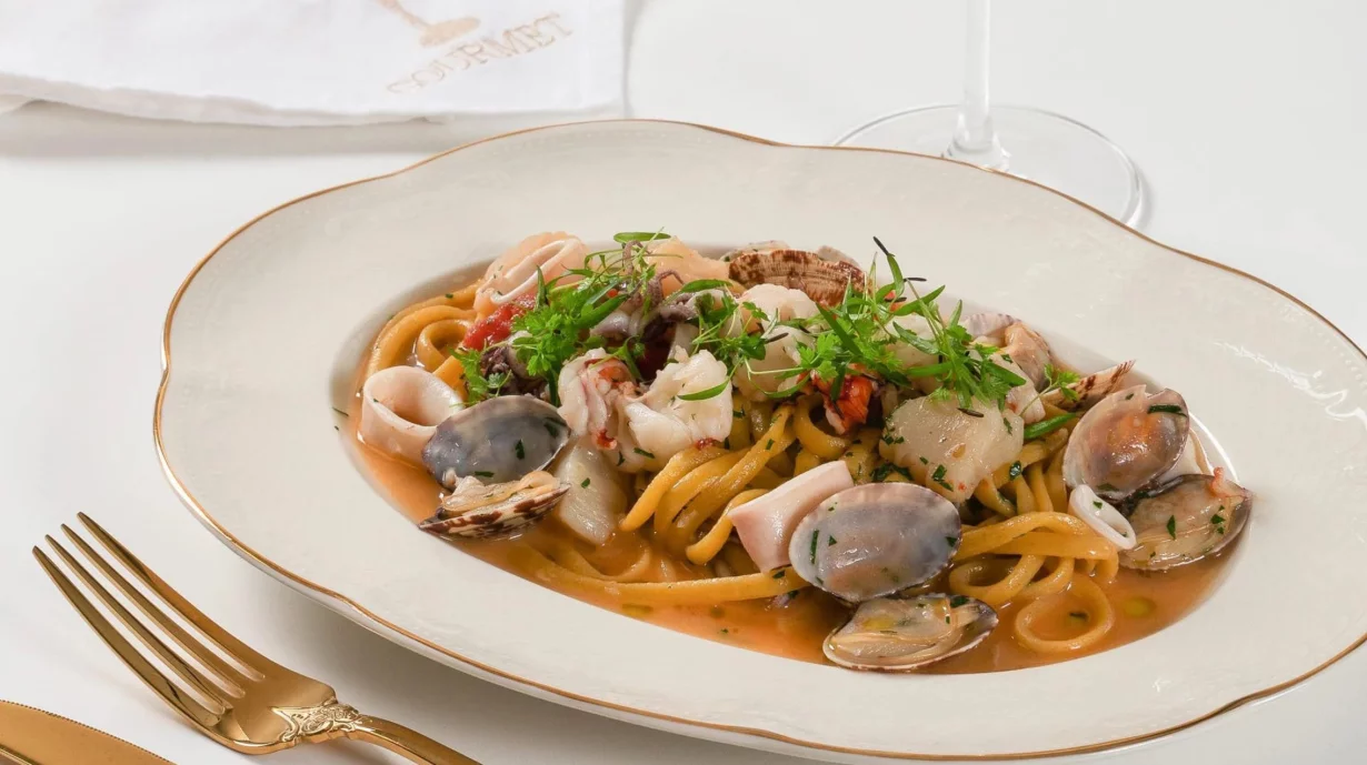 Интерьер/Экстерьер/Банкетная зона/Бар/Стол для двоих/Вход/Главный зал/Lounge зона ресторан Gourmet фото