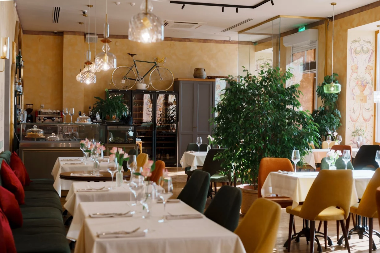 Интерьер/Экстерьер/Банкетная зона/Бар/Стол для двоих/Вход/Главный зал/Lounge зона ресторан Sapori di Italia фото