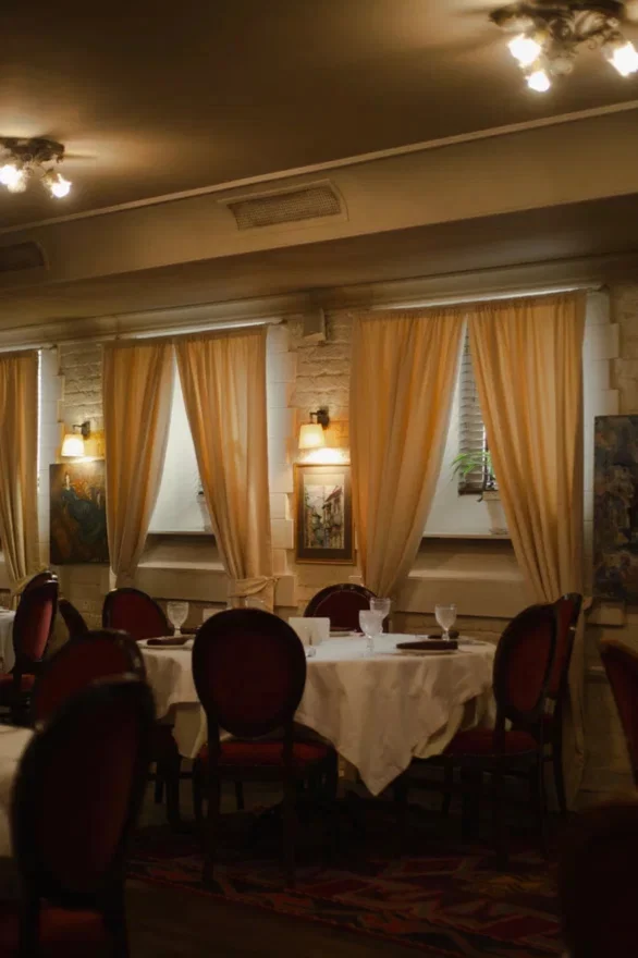 Интерьер/Экстерьер/Банкетная зона/Бар/Стол для двоих/Вход/Главный зал/Lounge зона ресторан Сахли фото