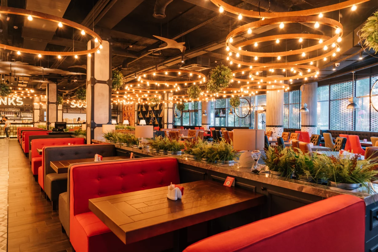 Интерьер/Экстерьер/Банкетная зона/Бар/Стол для двоих/Вход/Главный зал/Lounge зона ресторан Токио-City фото