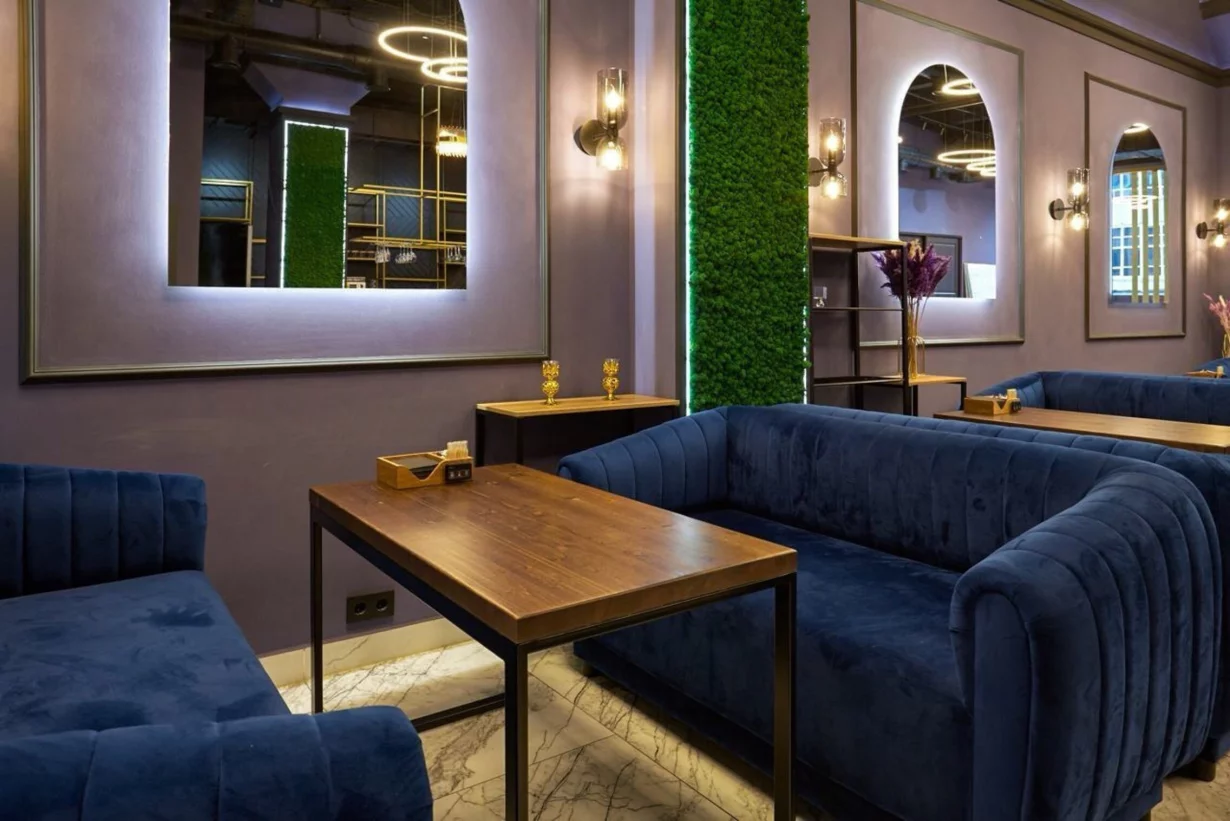 Интерьер/Экстерьер/Банкетная зона/Бар/Стол для двоих/Вход/Главный зал/Lounge зона лаунж Chorse Lounge фото