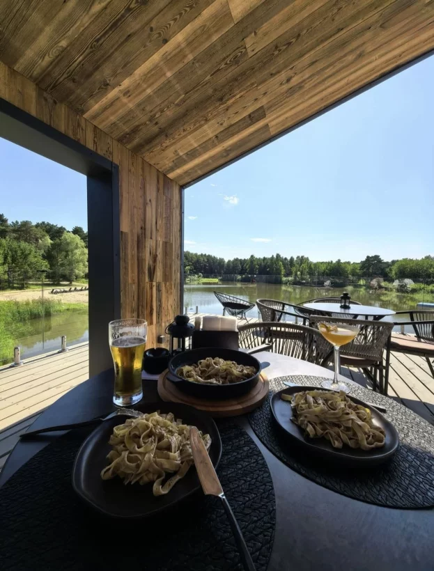 Интерьер/Экстерьер/Банкетная зона/Бар/Стол для двоих/Вход/Главный зал/Lounge зона ресторан Wood Wood Wood фото