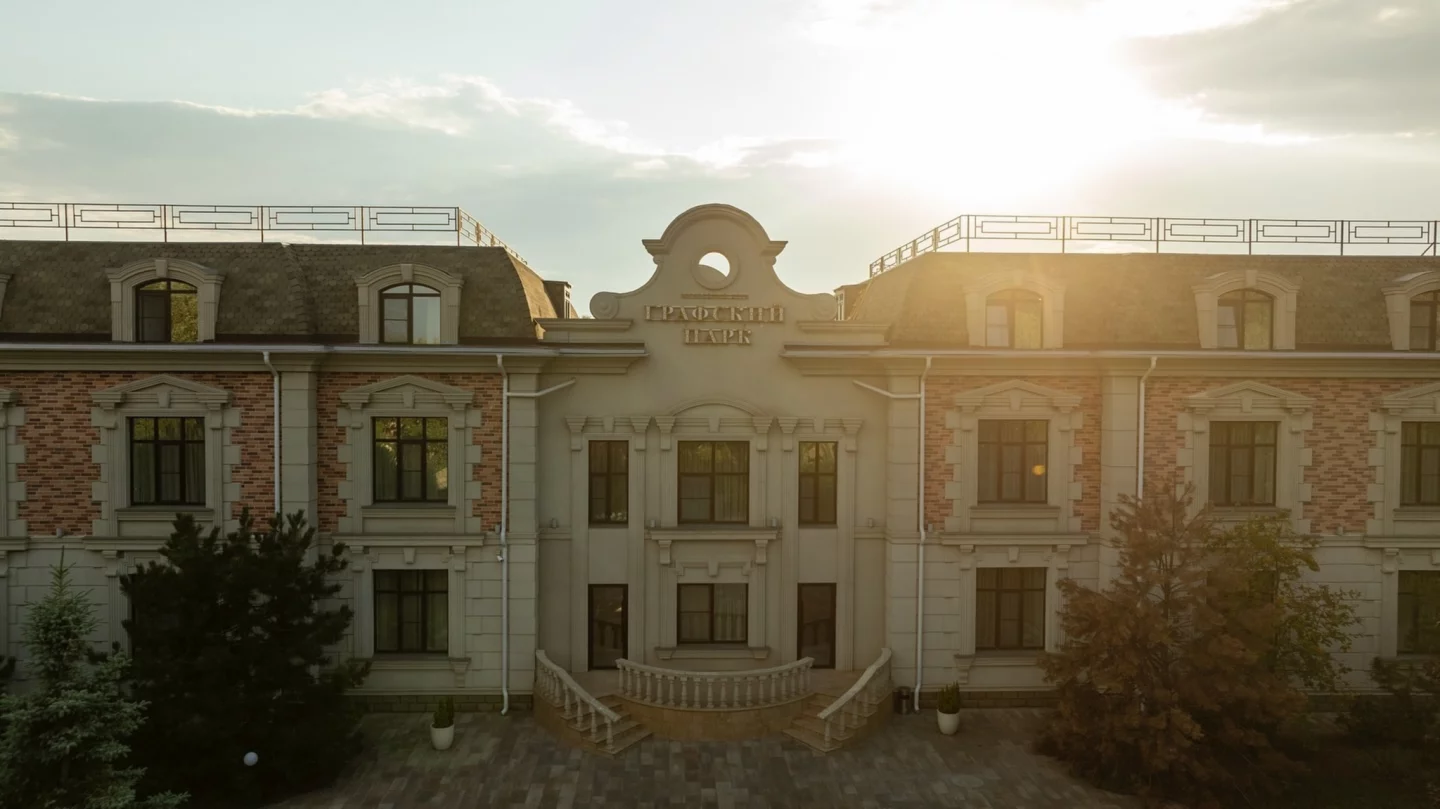 Интерьер/Экстерьер/Банкетная зона/Бар/Стол для двоих/Вход/Главный зал/Lounge зона ресторан Графский парк фото