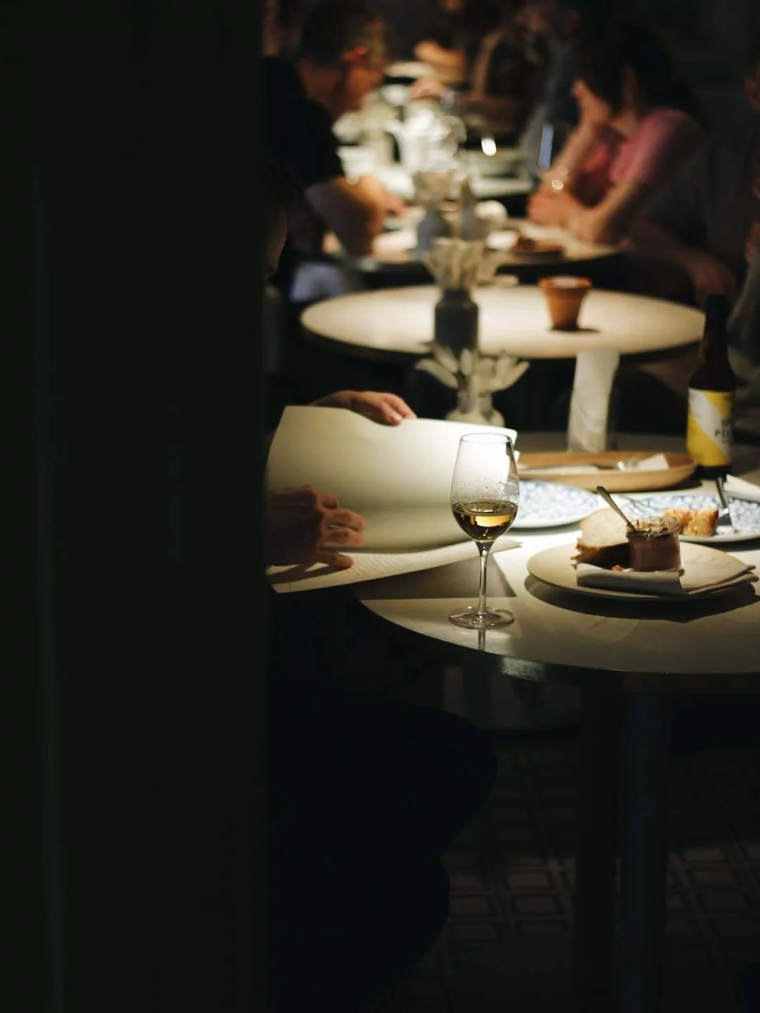 Интерьер/Экстерьер/Банкетная зона/Бар/Стол для двоих/Вход/Главный зал/Lounge зона ресторан Animals фото