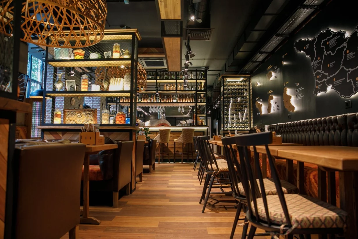 Интерьер/Экстерьер/Банкетная зона/Бар/Стол для двоих/Вход/Главный зал/Lounge зона ресторан Хачо и Пури фото