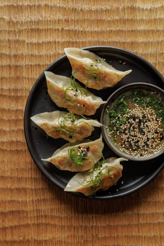 Интерьер/Экстерьер/Банкетная зона/Бар/Стол для двоих/Вход/Главный зал/Lounge зона ресторан Ro фото