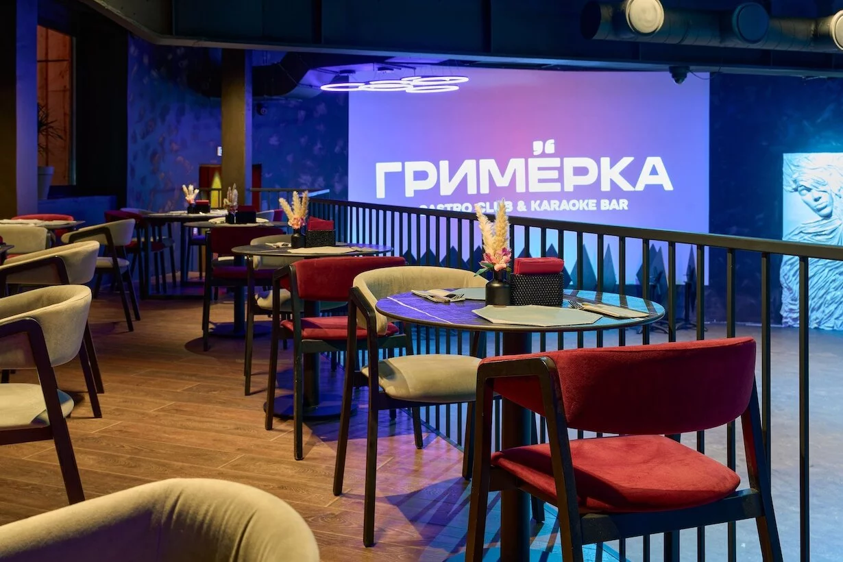 Интерьер/Экстерьер/Банкетная зона/Бар/Стол для двоих/Вход/Главный зал/Lounge зона караоке-клуб Гримёрка фото