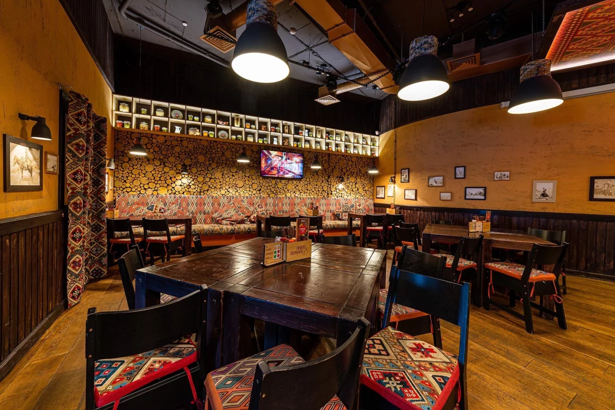 Интерьер/Экстерьер/Банкетная зона/Бар/Стол для двоих/Вход/Главный зал/Lounge зона ресторан ПхалиХинкали фото