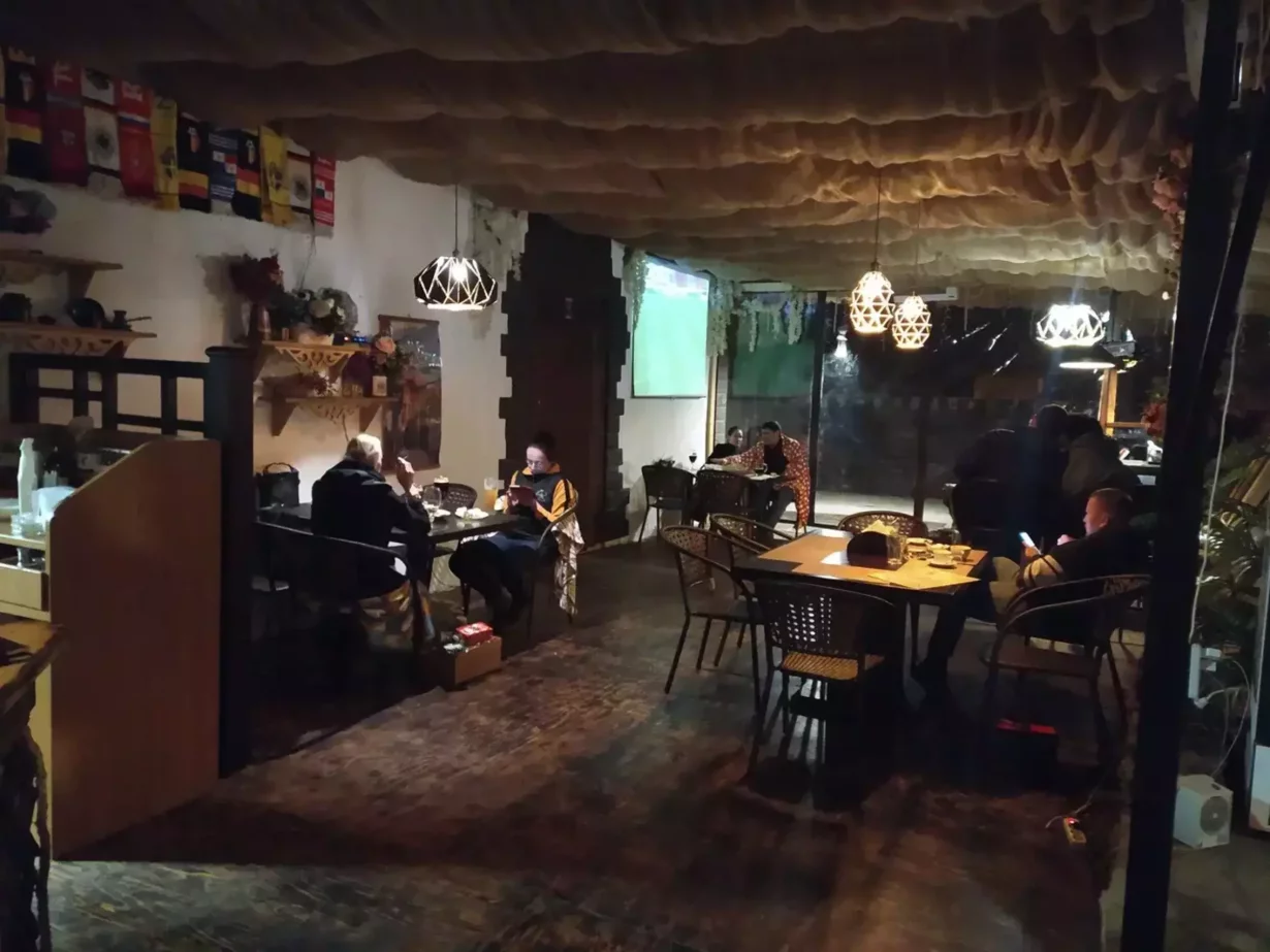 Интерьер/Экстерьер/Банкетная зона/Бар/Стол для двоих/Вход/Главный зал/Lounge зона бар Таверна Dvorik фото