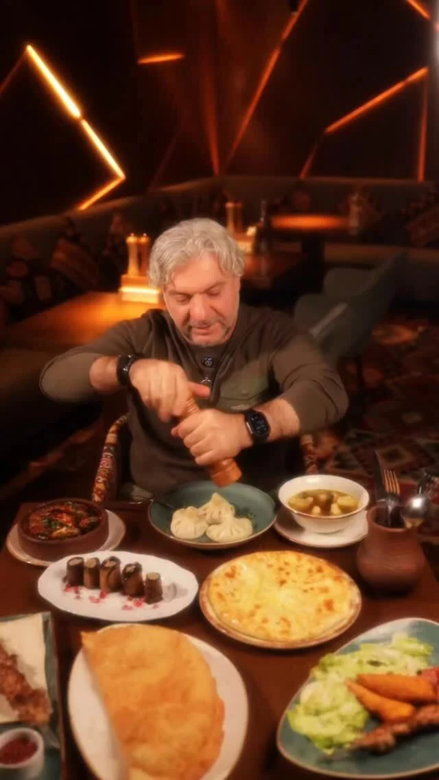 Интерьер/Экстерьер/Банкетная зона/Бар/Стол для двоих/Вход/Главный зал/Lounge зона ресторан The Хинкали фото