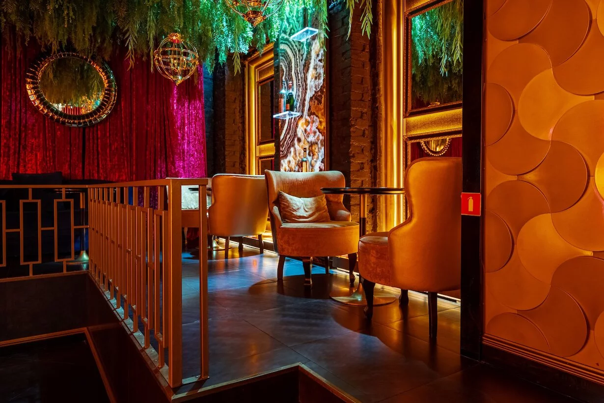 Интерьер/Экстерьер/Банкетная зона/Бар/Стол для двоих/Вход/Главный зал/Lounge зона клуб Project фото