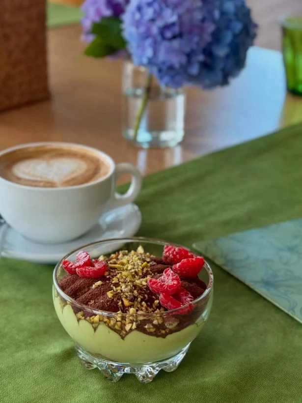 Интерьер/Экстерьер/Банкетная зона/Бар/Стол для двоих/Вход/Главный зал/Lounge зона ресторан Сад фото