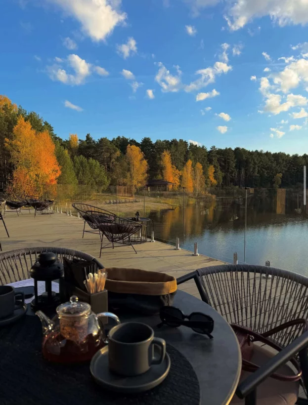 Интерьер/Экстерьер/Банкетная зона/Бар/Стол для двоих/Вход/Главный зал/Lounge зона ресторан Wood Wood Wood фото