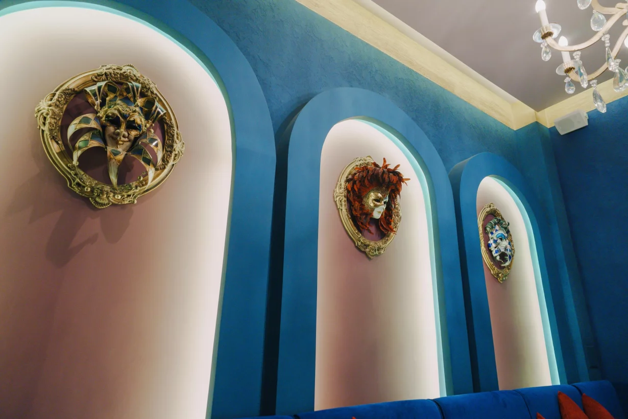 Интерьер/Экстерьер/Банкетная зона/Бар/Стол для двоих/Вход/Главный зал/Lounge зона ресторан Sapori di Italia фото