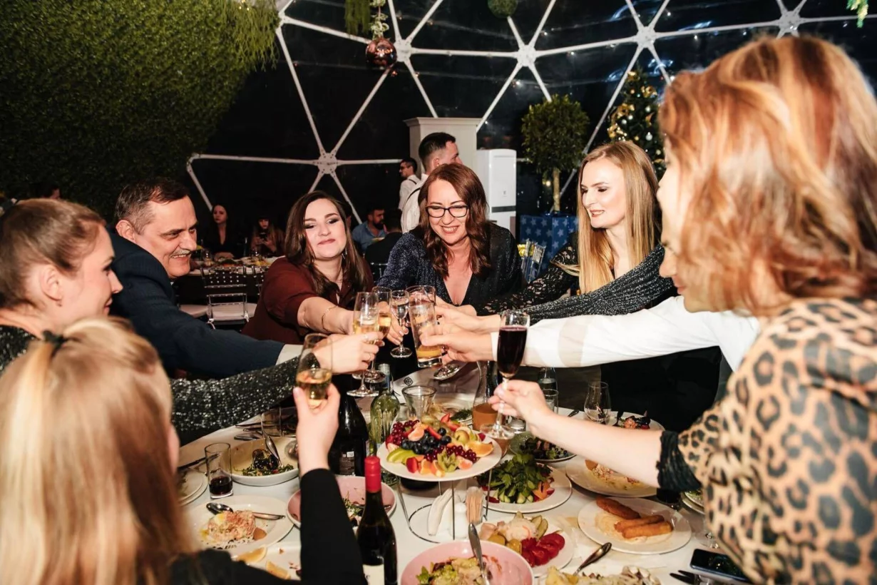 Интерьер/Экстерьер/Банкетная зона/Бар/Стол для двоих/Вход/Главный зал/Lounge зона ресторан Графский парк фото