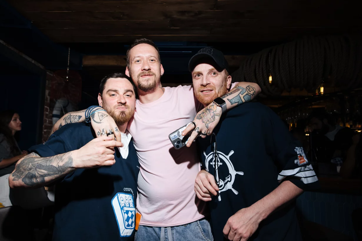 Интерьер/Экстерьер/Банкетная зона/Бар/Стол для двоих/Вход/Главный зал/Lounge зона бар Моряк и чайка фото