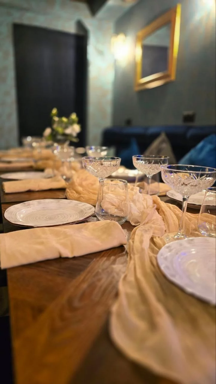 Интерьер/Экстерьер/Банкетная зона/Бар/Стол для двоих/Вход/Главный зал/Lounge зона ресторан Раковарня «В ус не дул» на Пятницкой фото