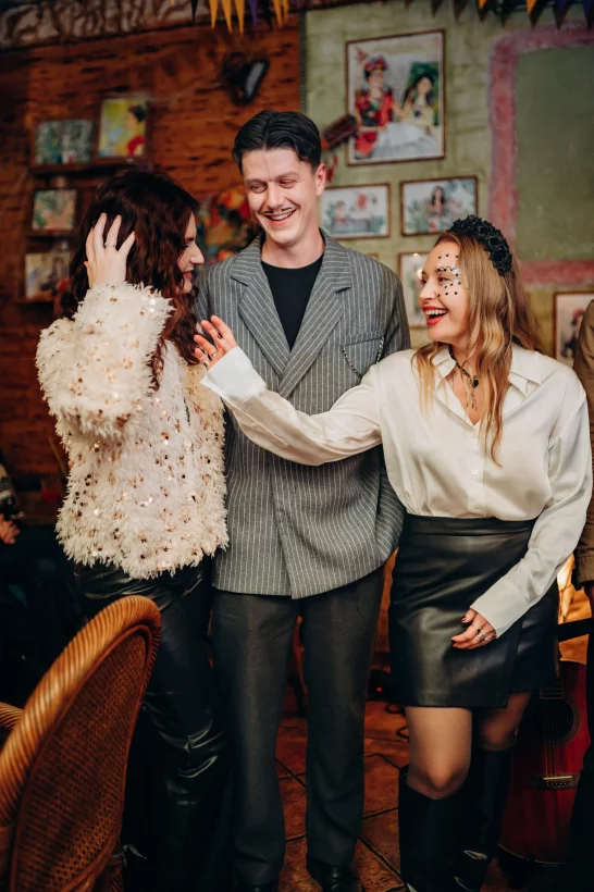 Интерьер/Экстерьер/Банкетная зона/Бар/Стол для двоих/Вход/Главный зал/Lounge зона кафе Фрида фото