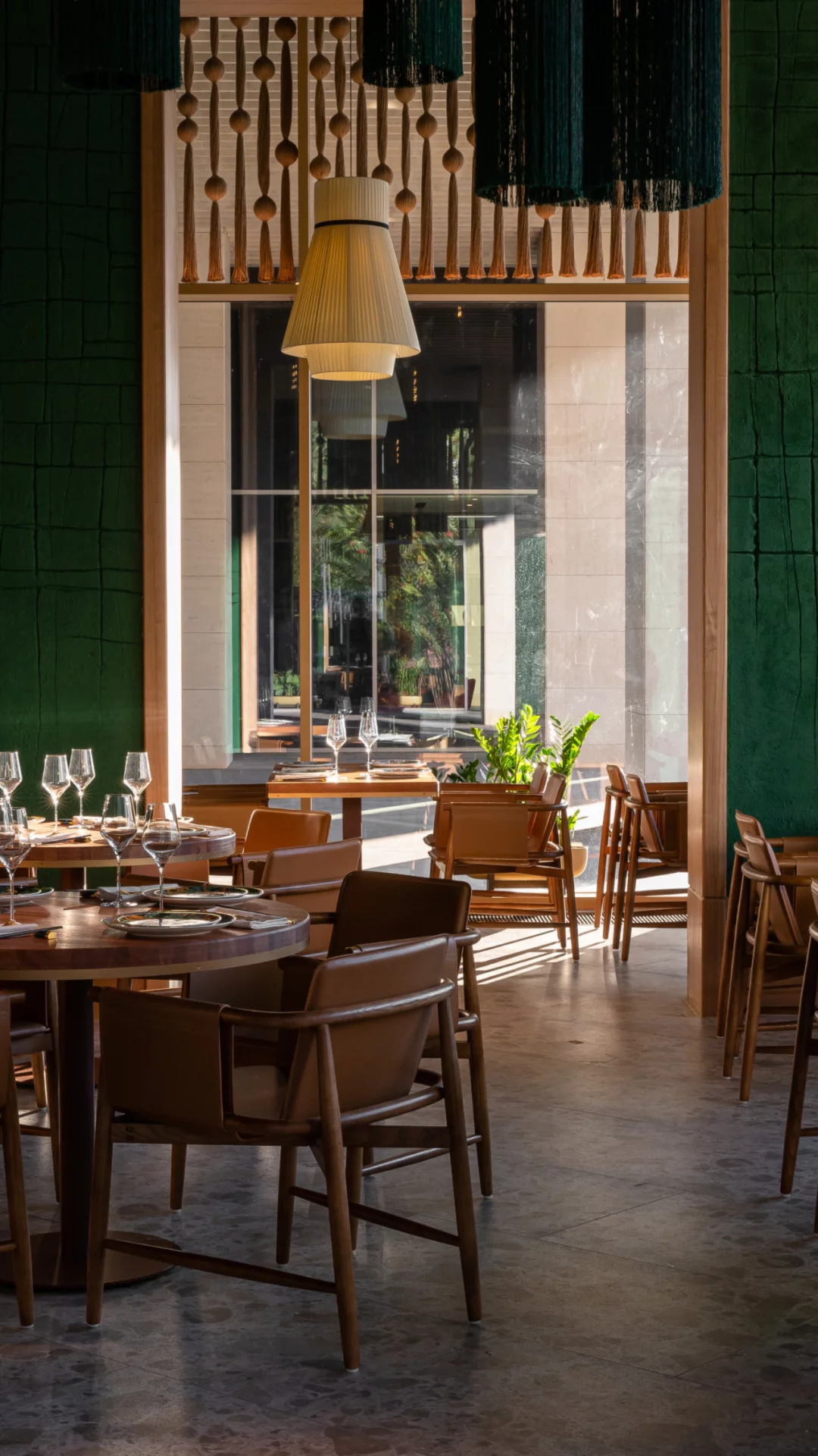 Интерьер/Экстерьер/Банкетная зона/Бар/Стол для двоих/Вход/Главный зал/Lounge зона ресторан Конг фото