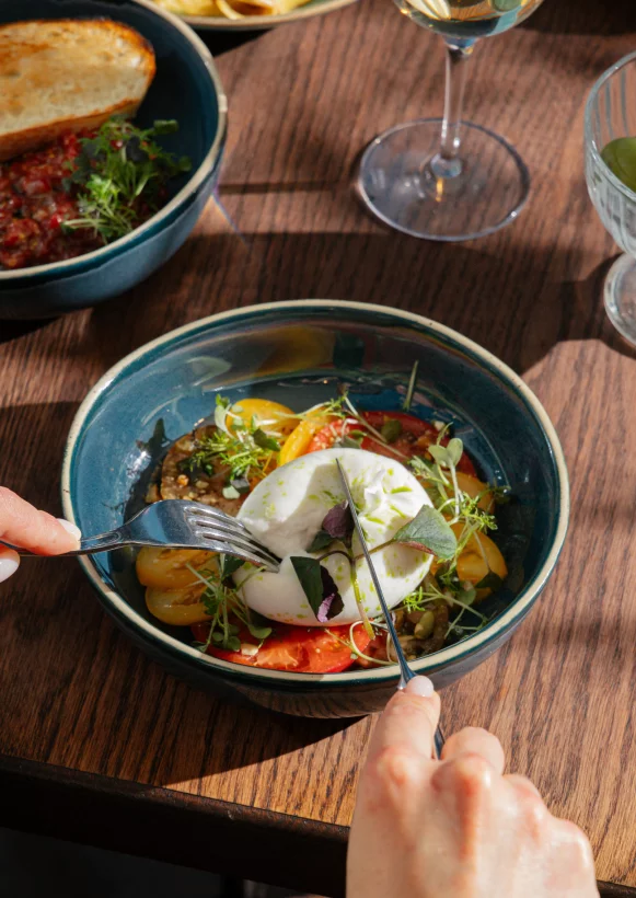 Интерьер/Экстерьер/Банкетная зона/Бар/Стол для двоих/Вход/Главный зал/Lounge зона ресторан Sapori di Italia фото