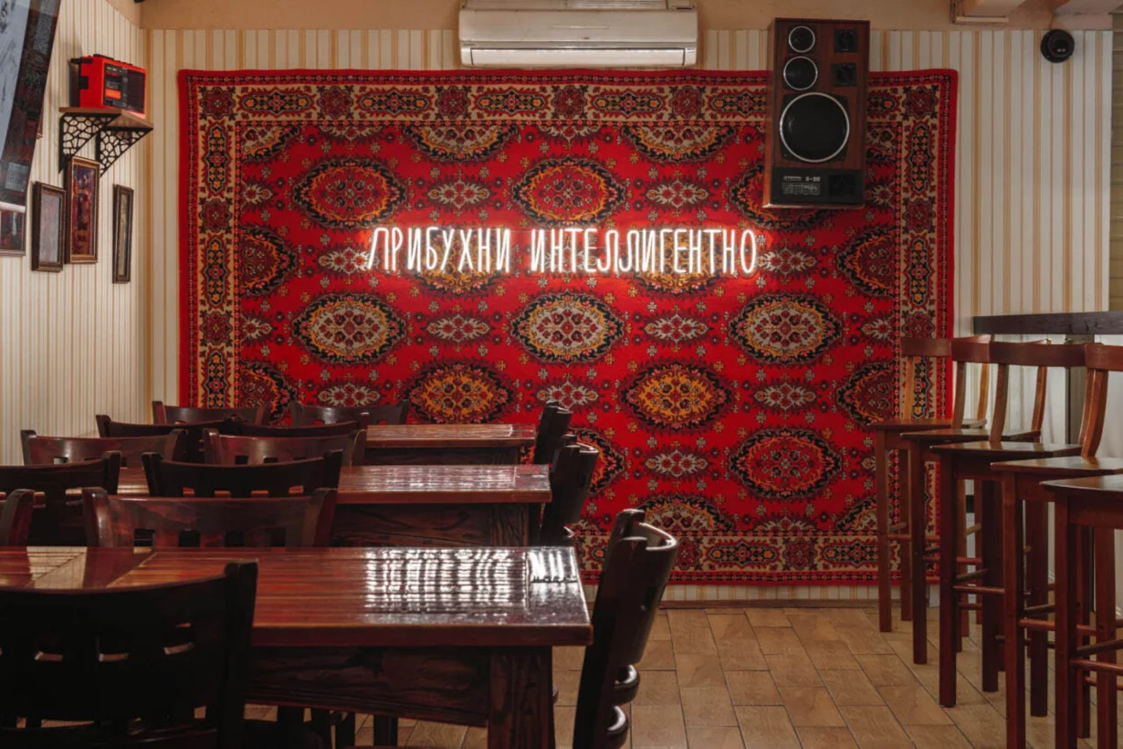 Интерьер/Экстерьер/Банкетная зона/Бар/Стол для двоих/Вход/Главный зал/Lounge зона рюмочная Евгенич фото