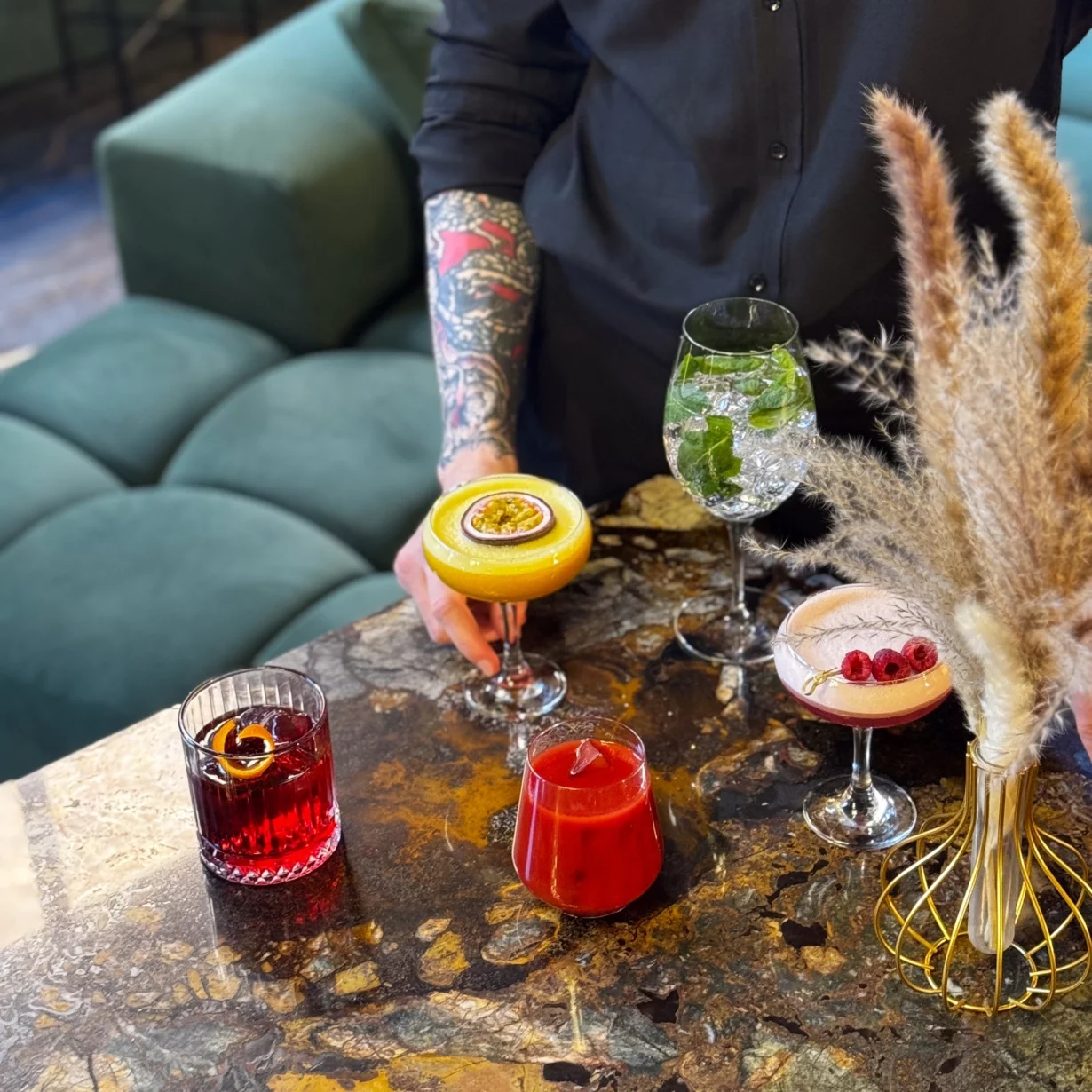 Интерьер/Экстерьер/Банкетная зона/Бар/Стол для двоих/Вход/Главный зал/Lounge зона кулинарная студия Chefs Eatertainment фото