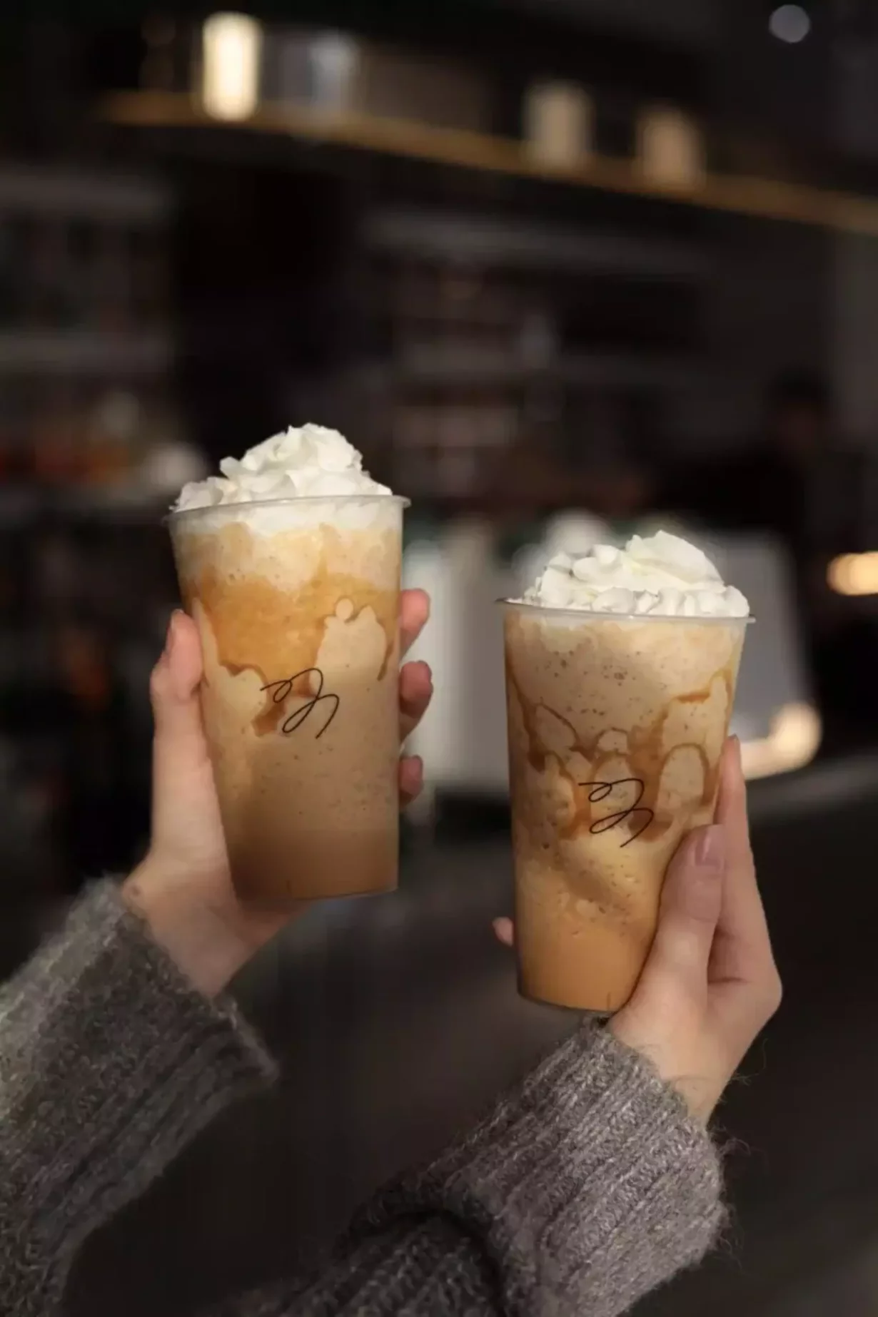 Интерьер/Экстерьер/Банкетная зона/Бар/Стол для двоих/Вход/Главный зал/Lounge зона кофейня Зацепи кофе фото