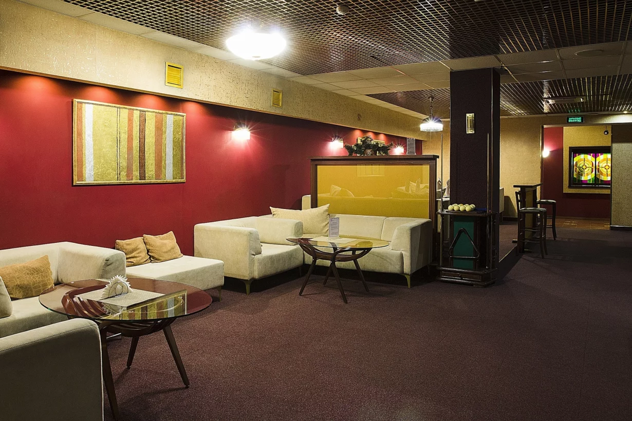Интерьер/Экстерьер/Банкетная зона/Бар/Стол для двоих/Вход/Главный зал/Lounge зона ресторанный комплекс Золотой шар фото
