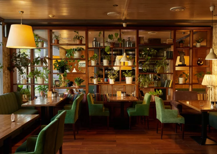 Интерьер/Экстерьер/Банкетная зона/Бар/Стол для двоих/Вход/Главный зал/Lounge зона ресторан Рататуй фото